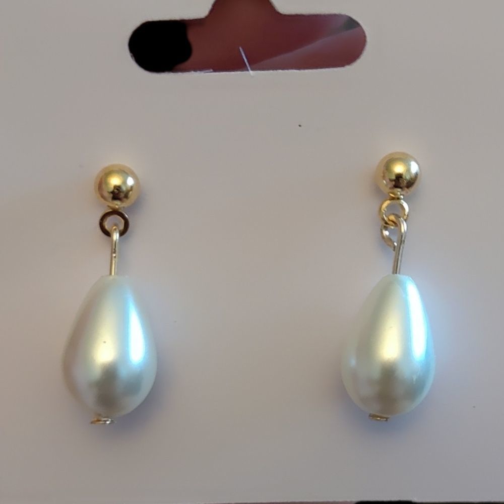 Rin's Unique Boutique - Handmade - Gold - Pearl - Earrings